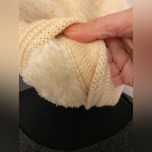 New in bag Angora Beret Hat - Picture 3 of 4